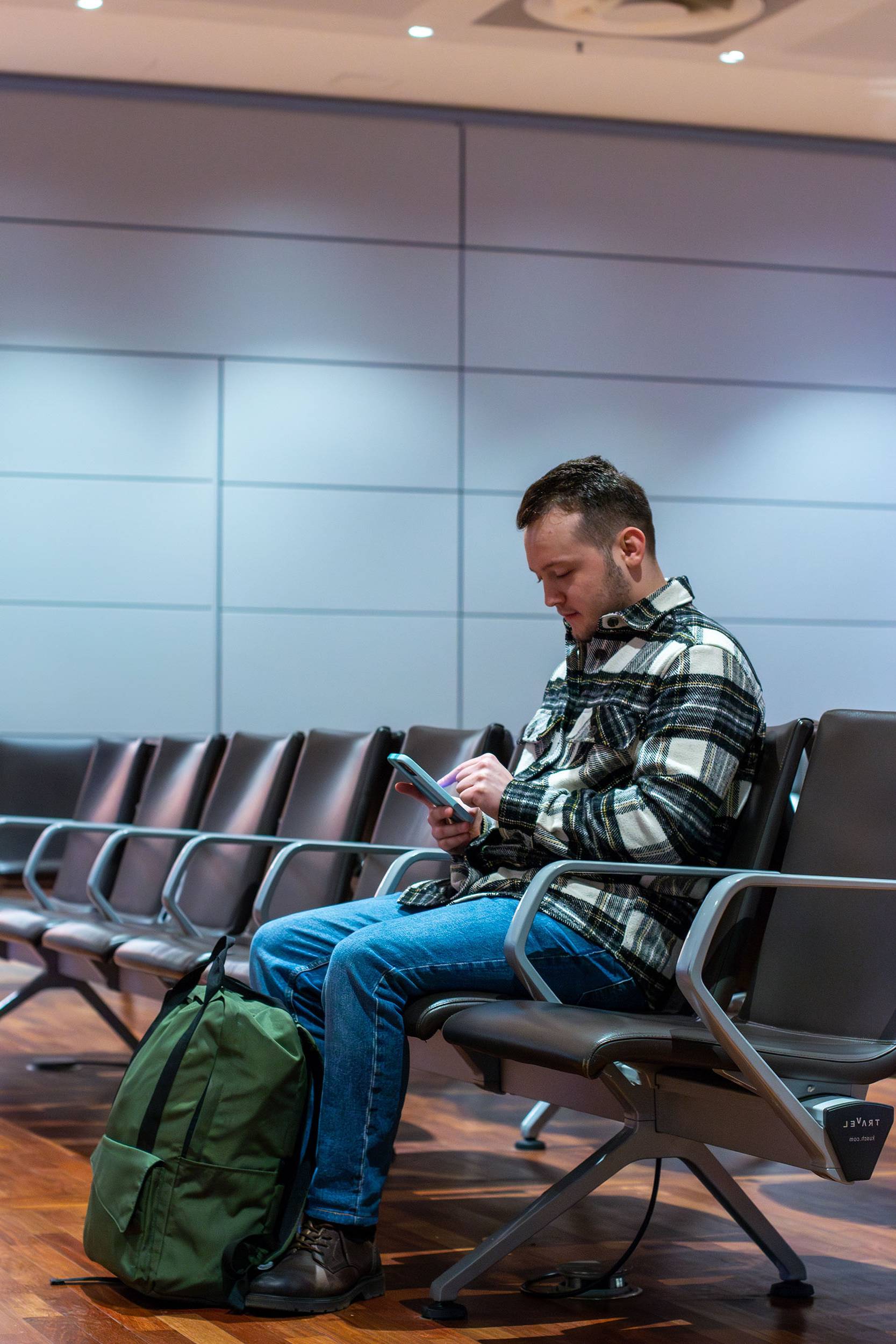 man-airport-terminal-texting